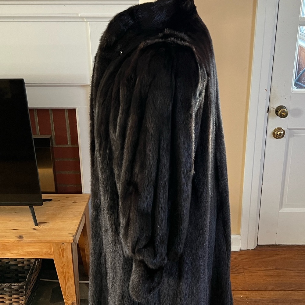 BILL BLASS MINK COAT - Picture 6 of 7